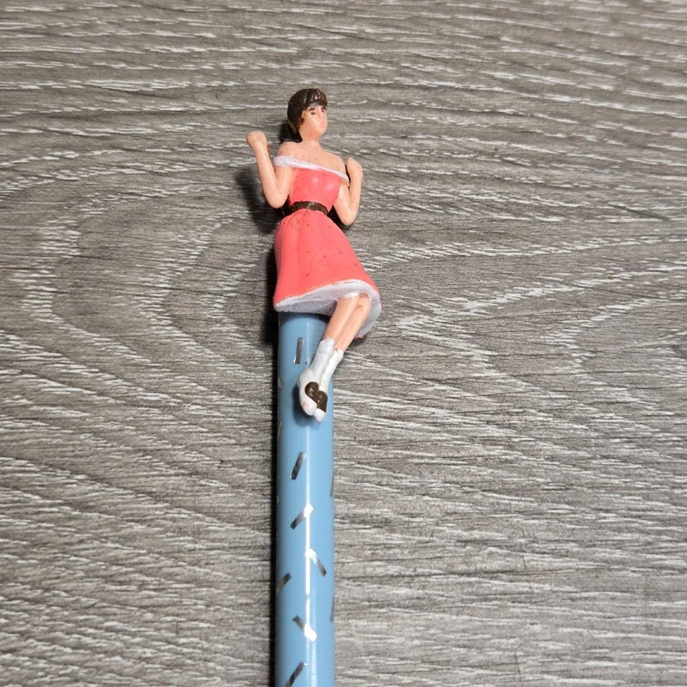 Unbranded plastic figure